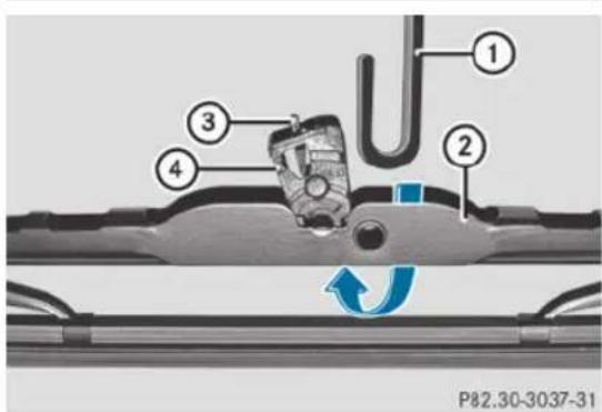 Mercedes-Benz G-Class (2014) - Pose du balai d'essuie-glace - 1