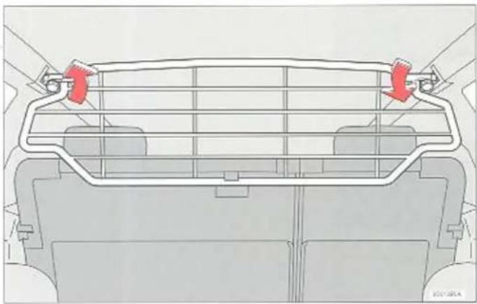 VOLVO 940 (1997) - Luggage compartment, 5-door model - Cargo net - 1