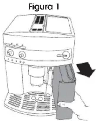 DELONGHI Magnifica ESAM 3200.S EX1 - Riempimento del serbatoio dell'acqua - 1