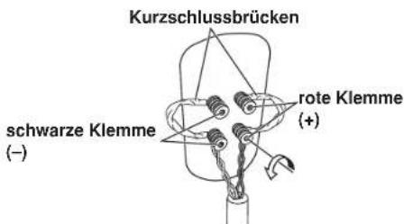 Kurzschlussbrücken rote Klemme (+) scharze Klemme (-)
