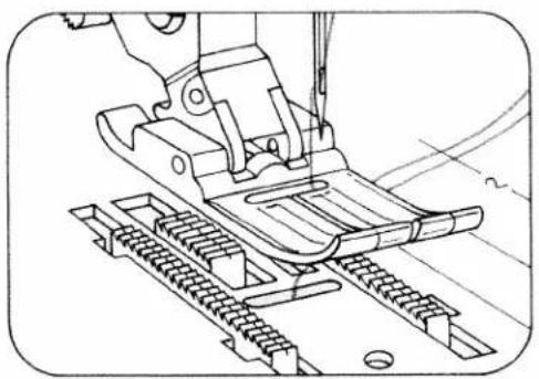 PFAFF 125 - Inserimento del filo superiore: - 6