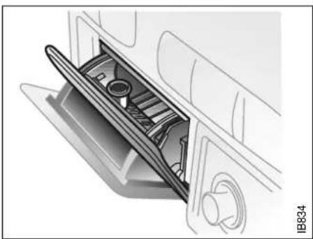 SAAB 9-3 (2001) - Cup holder - 2