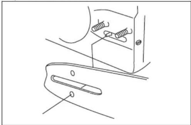 HUSQVARNA 365 X-Torq - To assemble the guide bar and saw chain - 4