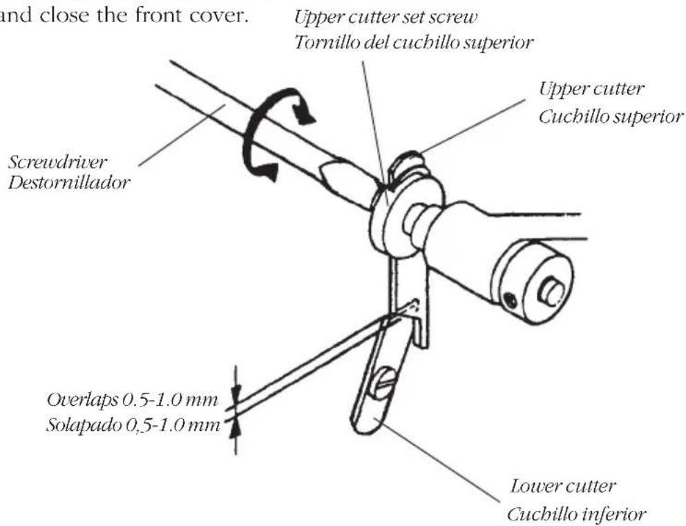 HUSQVARNA Huskylock 90 - Replacing the bulb / Cambio de la bombilla - 2