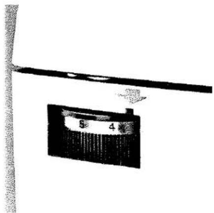 Dessin au trait simple d'un composant mécanique avec une base et le numéro de pièce 4, aucun texte ou symbole présent.