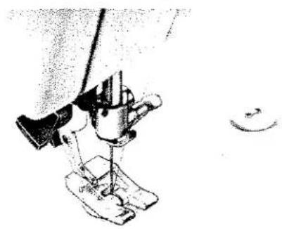 Illustration d'une aiguille de machine à coudre cousant du tissu (aucun texte ou symbole visible).