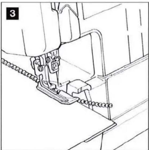 Dessin au trait d'une aiguille de machine à coudre piquant un tissu, montrant les composants mécaniques et les détails de couture (sans texte ni symboles)