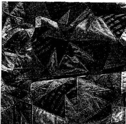 Motif géométrique abstrait en noir et blanc sans texte ni symboles discernables.