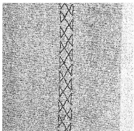 Motif abstrait de formes triangulaires entrelacées sur un fond texturé (aucun texte ou symbole)