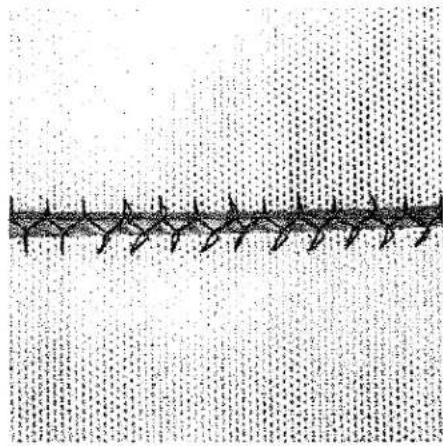 Page scannée de texte dense avec une ligne verticale de lignes noires, probablement issue d'un document historique ou technique.