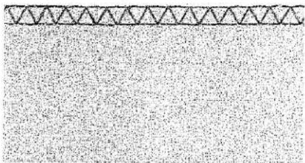 Gros plan sur une surface texturée avec une bordure décorative verticale (aucun texte ou symbole)