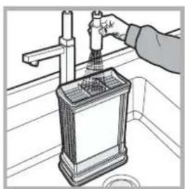 INDESIT IDCA 835 - Condensor - Het is noodzakelijk het stof uit de condensor te halen, doe dit elke week. - 3