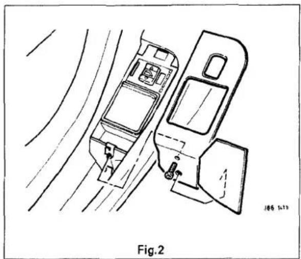Technical line drawing of a car interior with dashboard and side panel, showing structural details (no text or symbols)