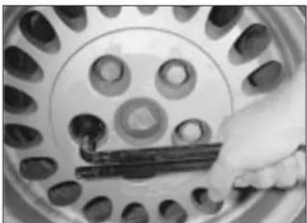 JAGUAR XJ6 (1997) - Changing the wheel - 7