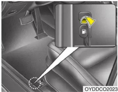 KIA Forte (2013) - Ouverture de la trappe à carburant - 1