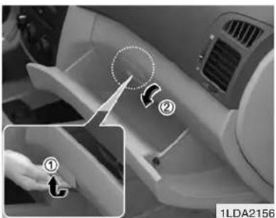 KIA Spectra5 (2008) - Rangement dans la console centrale - 1