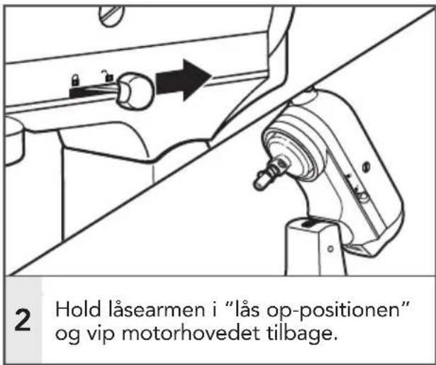 2 Hold låsearmen i "lås op-positionen" og vip motorhovedet tilbage.