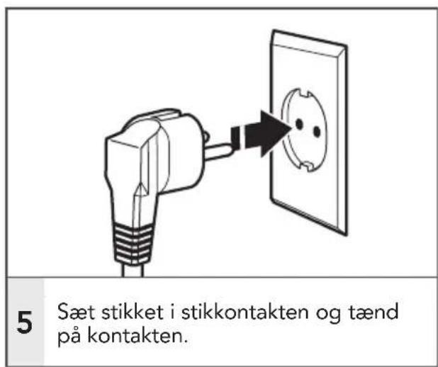 5 Sæt stikket i stikkontakten og tænd på kontakten.