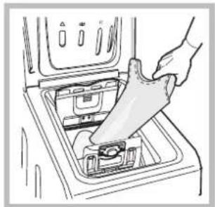 Line drawing of a hand inserting a plastic into a washing machine (no text or symbols)
