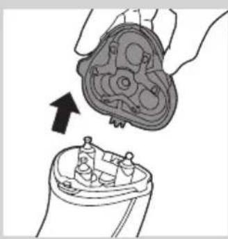 PHILIPS Series 5000 PowerTouch PT866 - Skutimo įtaiso valymas valymo šepečiu - 2