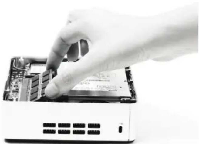 Zotac ZBOX nano ID64 Plus - Installing a memory module - 1