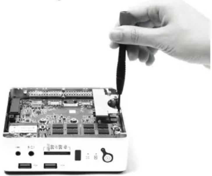 Zotac ZBOX nano ID64 Plus - Installing a hard disk - 1