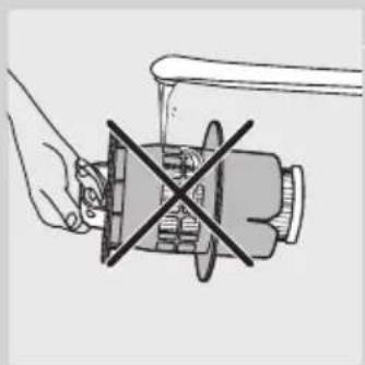 PHILIPS Marathon FC9229 - Cleaning the dust bucket and filter cylinder - 8