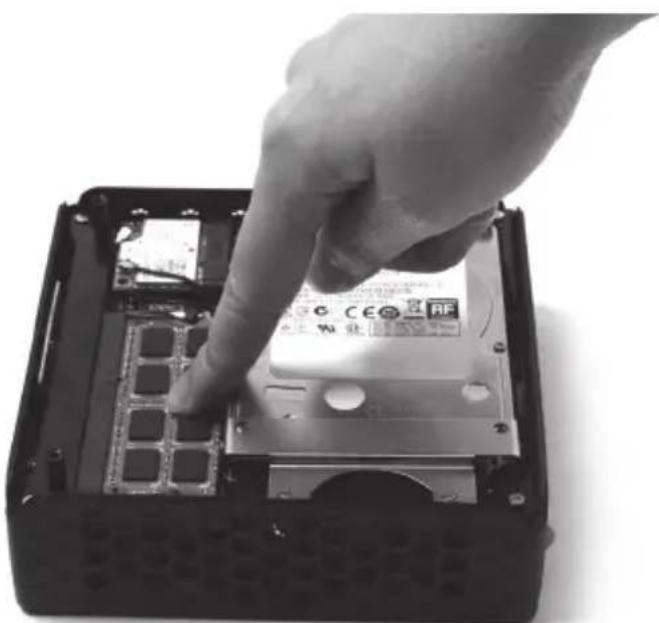 Zotac ZBOX CI540-nano - Installing a memory module - 2