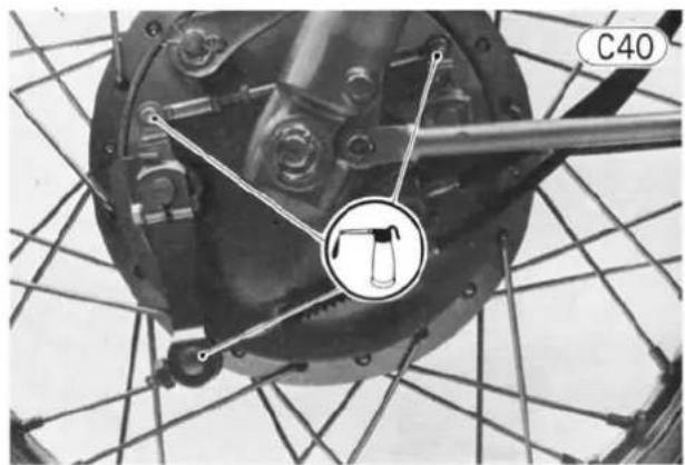 Mechanical assembly diagram showing a wheel with a labeled component (C40) and a circular inset detail, surrounded by mesh lines (no readable text or symbols)
