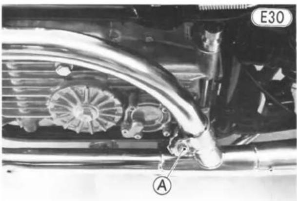 Close-up of a car's engine components, including a fan blade and labeled parts (A and E30), with no readable text or symbols beyond labels.