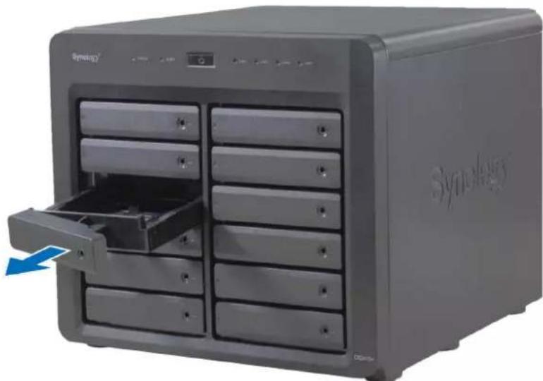 SYNOLOGY DiskStation DS2415+ - Installation des disques - 2
