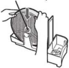 SHARP KC-C100E W - Plaats het luchtbevochtigingsfilter terug en plaats de luchtbevochtigingsbak terug in de luchtreiniger. - 1