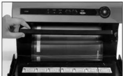 FOODSAVER V3840 - Come fare un sacchetto da un rotolo di sigillatura sottovuoto Foodsaver® - 1
