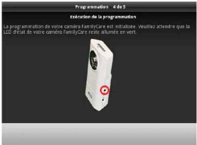 Programmation 4 de 5 Exécution de la programmation La programmation de votre caméra FamilyCare est initialisée. Veuillez attendre que la LED d'état de votre caméra FamilyCare reste allumée en vert.
