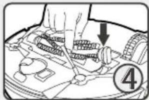 ECOVACS D83 - Cleaning the Main Brush - 4