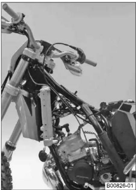 KTM 125 EXC (2012) - 'Ελεγχος τοποθέτησης ντίζας Bowden γκαζιού - 1