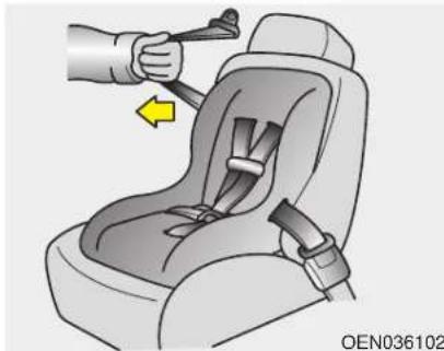 KIA Rio (2015) - Mettre une ceinture de sécurité de passager au mode d'auto-bouclage - 1