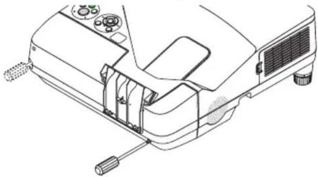 NEC NP03Wi - Bringen Sie die Kabelabdeckung am Projektor an. - 1