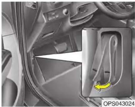KIA Soul EV (2015) - Opening the hood - 1
