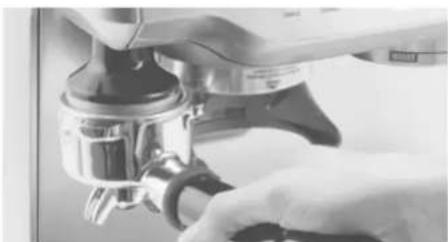 Solis Grind & Infuse Pro - SCHRITT 7 - KAFFEEPULVER ANPRESSEN - 1