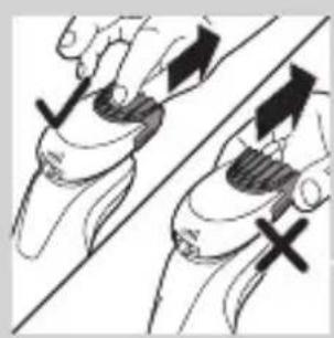 PHILIPS Series 5000 S5230 - Cleaning the trimmer attachment - 3