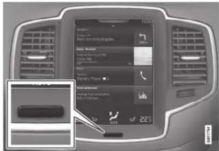 VOLVO XC90 Excellence (2017) - Nettoyer l'écran central - 1