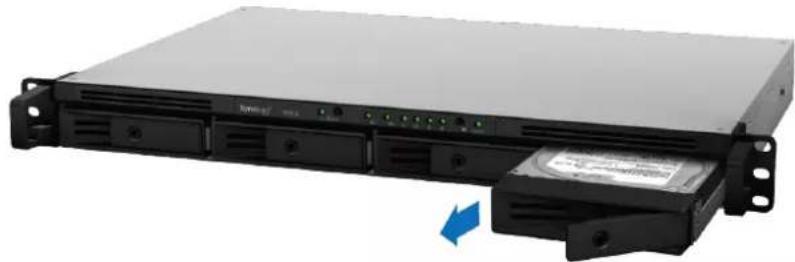 SYNOLOGY RackStation RS816 - Installation des disques - 1