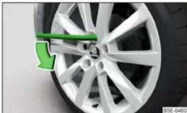 SKODA Rapid (2017) - Desserrage / serrage des boulons de roue - 1