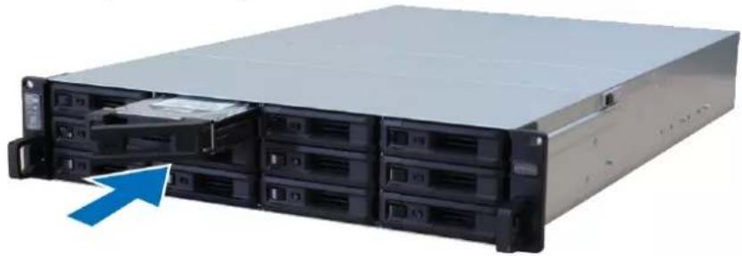 SYNOLOGY RackStation RS18017xs+ - Installation des disques - 4