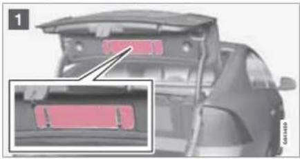 VOLVO S60 (2011) - Triangle de présignalisation et trousse de premier secours\* - 1