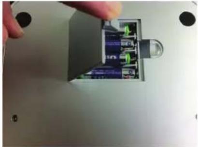 CASO B5 - To replace batteries in the base - 3