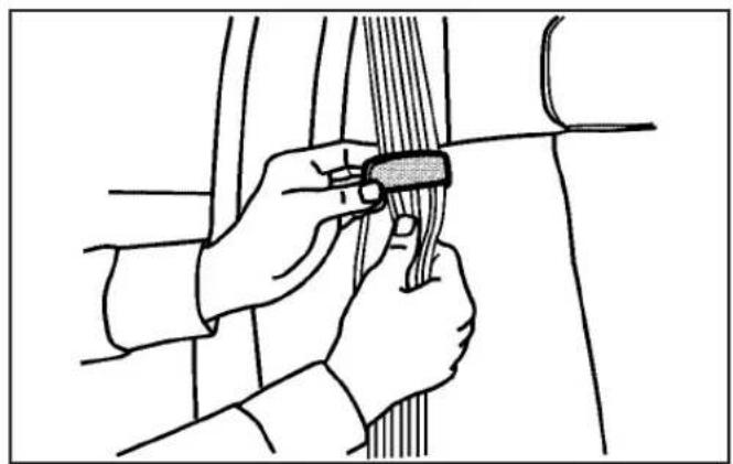 Hummer H2 (2003) - Rear Safety Belt Comfort Guides - 2