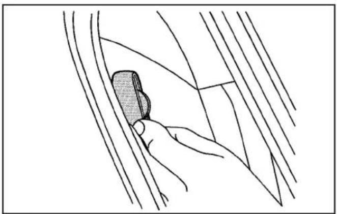 Hummer H2 (2003) - Rear Safety Belt Comfort Guides - 1