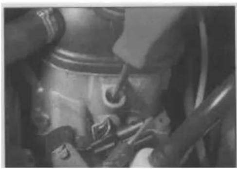 VOLKSWAGEN Polo (1990) - Fuel tank - removal and refitting - 2